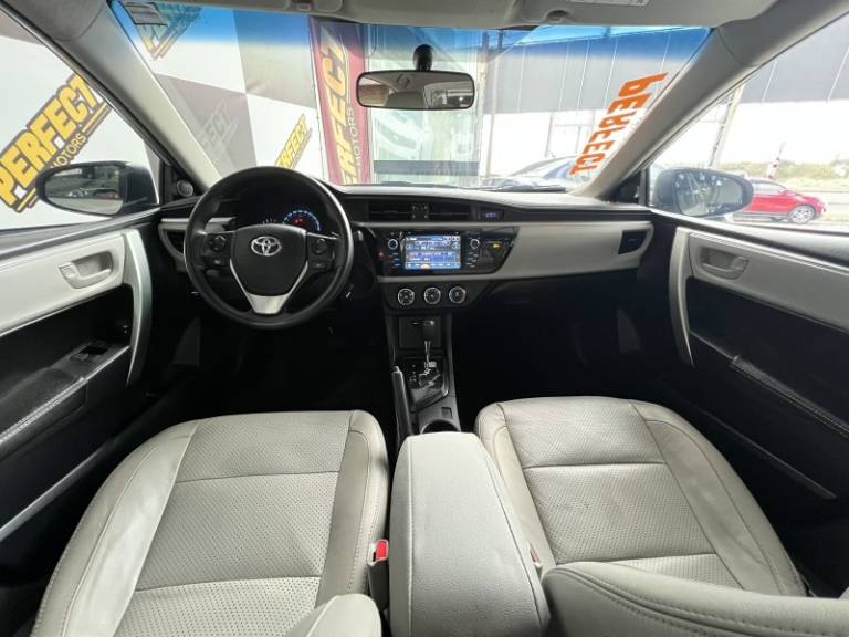 TOYOTA - COROLLA - 2015/2015 - Prata - R$ 79.900,00