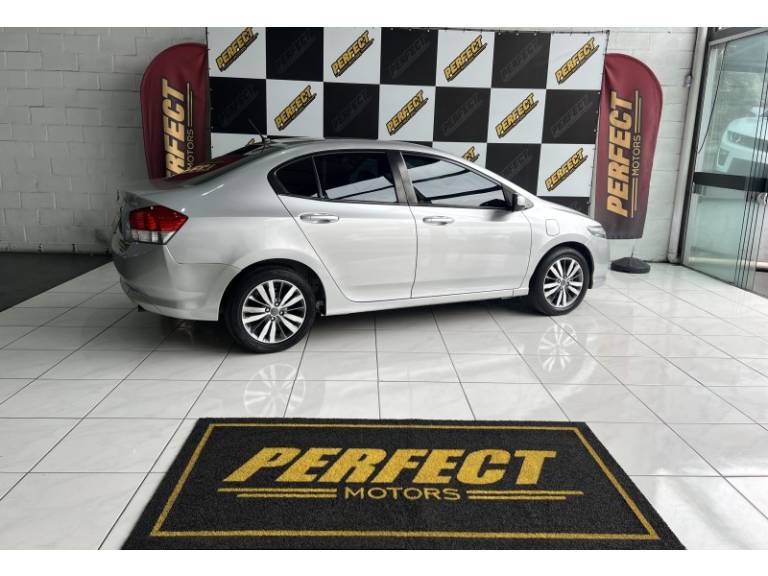 HONDA - CITY - 2010/2010 - Prata - R$ 48.900,00
