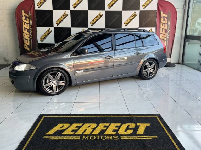 RENAULT - MÉGANE - 2013/2013 - Cinza - R$ 35.900,00