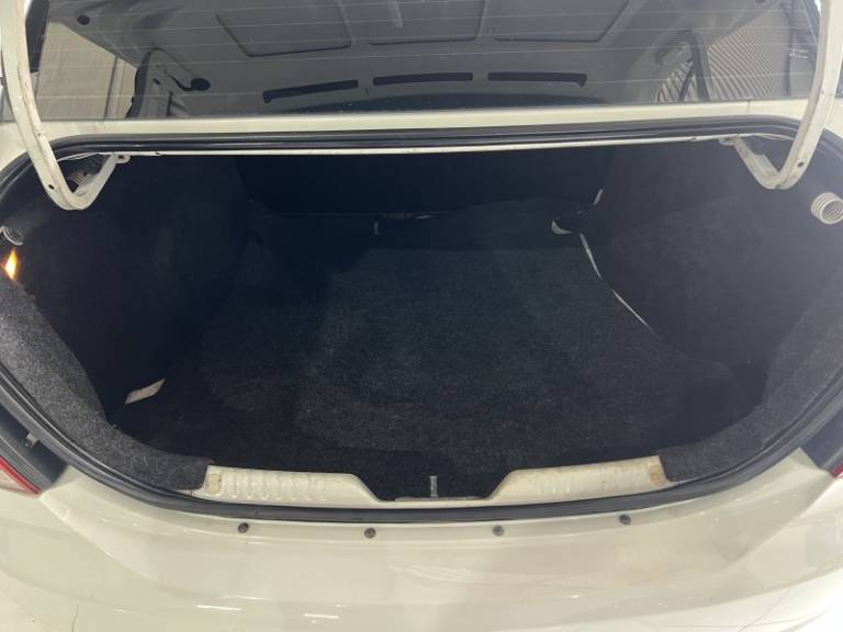 VOLKSWAGEN - VOYAGE - 2012/2012 - Branca - R$ 33.900,00