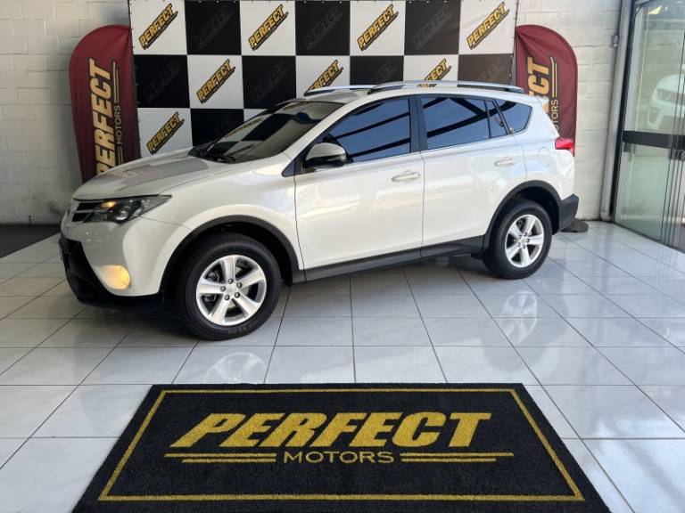 TOYOTA - RAV4 - 2014/2014 - Branca - R$ 86.900,00