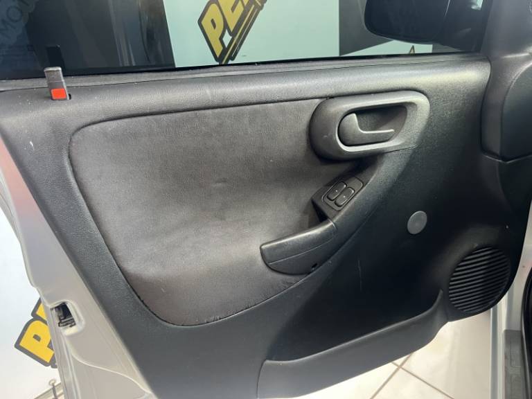 CHEVROLET - MONTANA - 2009/2009 - Prata - R$ 38.900,00