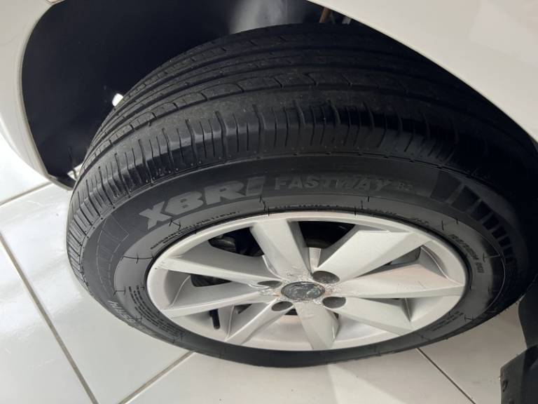 VOLKSWAGEN - VOYAGE - 2014/2014 - Branca - R$ 41.900,00