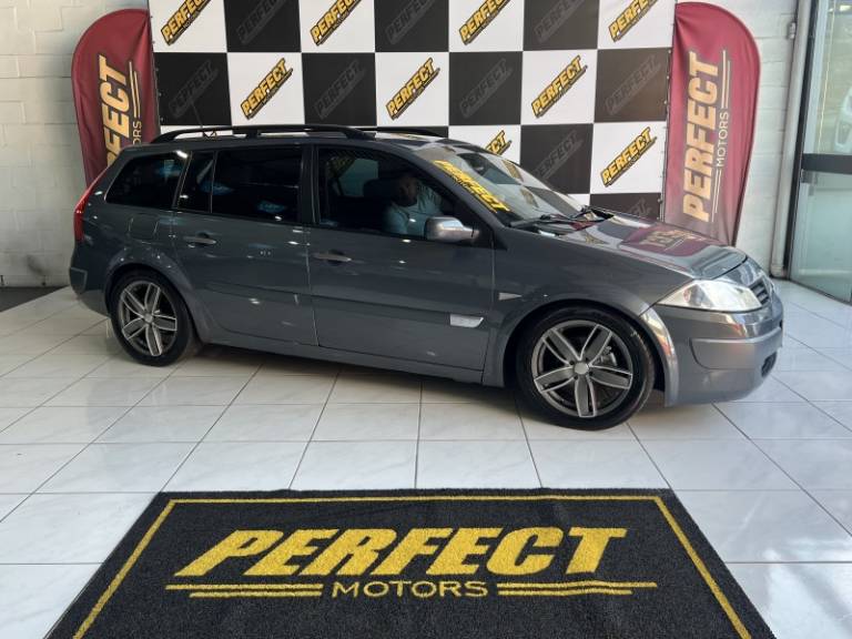 RENAULT - MÉGANE - 2013/2013 - Cinza - R$ 35.900,00