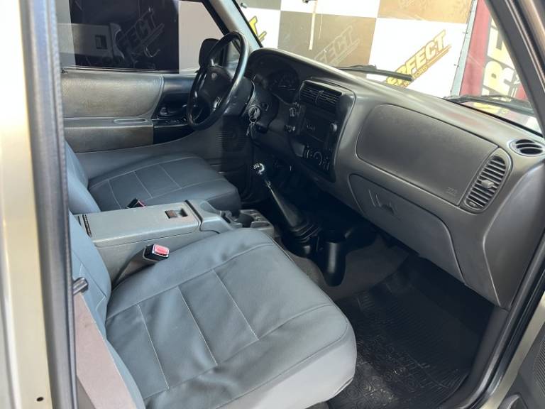 FORD - RANGER - 2003/2003 - Dourada - R$ 49.900,00