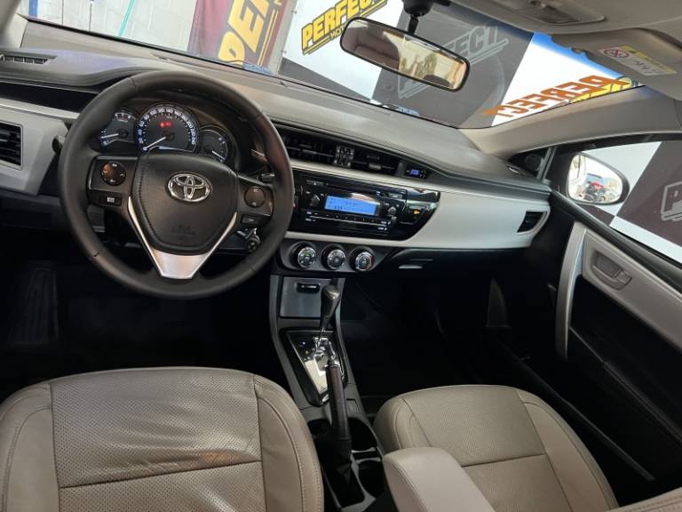 TOYOTA - COROLLA - 2016/2016 - Vermelha - R$ 79.900,00