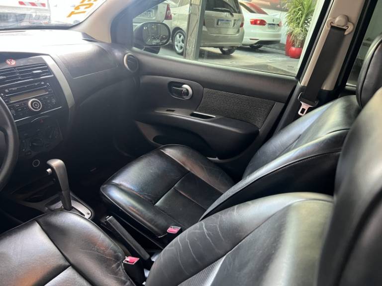 NISSAN - LIVINA - 2013/2013 - Prata - R$ 35.900,00