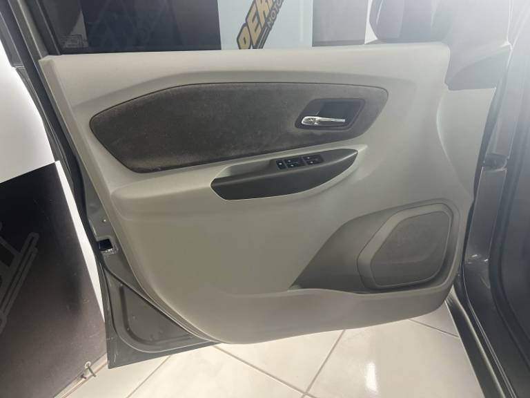 CHEVROLET - SPIN - 2013/2013 - Cinza - R$ 45.900,00