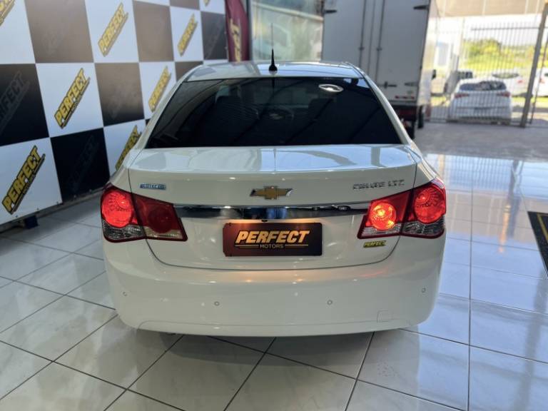 CHEVROLET - CRUZE - 2015/2015 - Branca - R$ 68.900,00