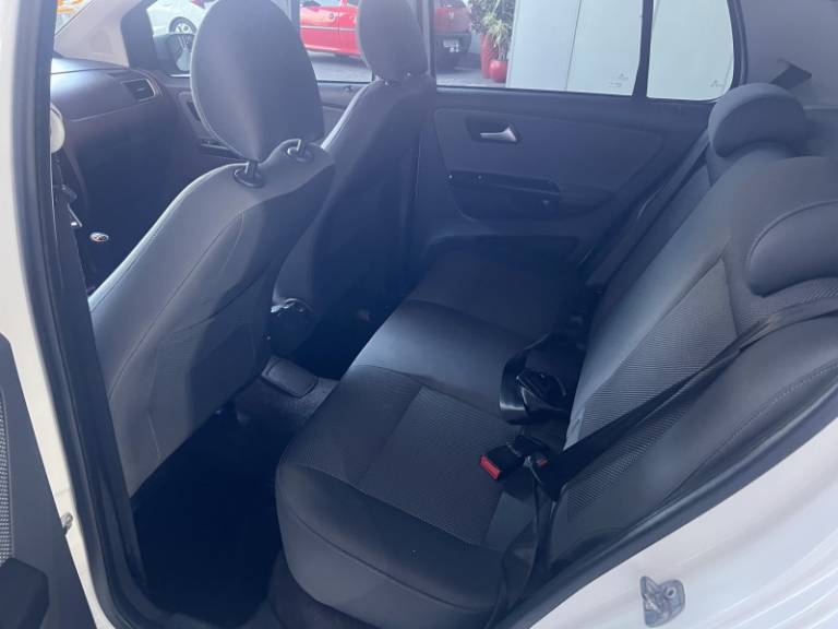 VOLKSWAGEN - FOX - 2012/2012 - Branca - R$ 33.900,00