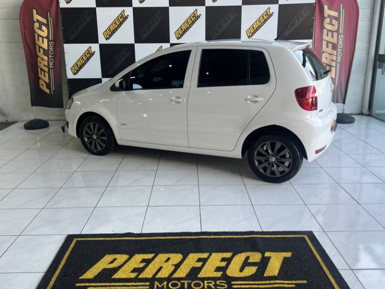 VOLKSWAGEN - FOX - 2012/2012 - Branca - R$ 33.900,00