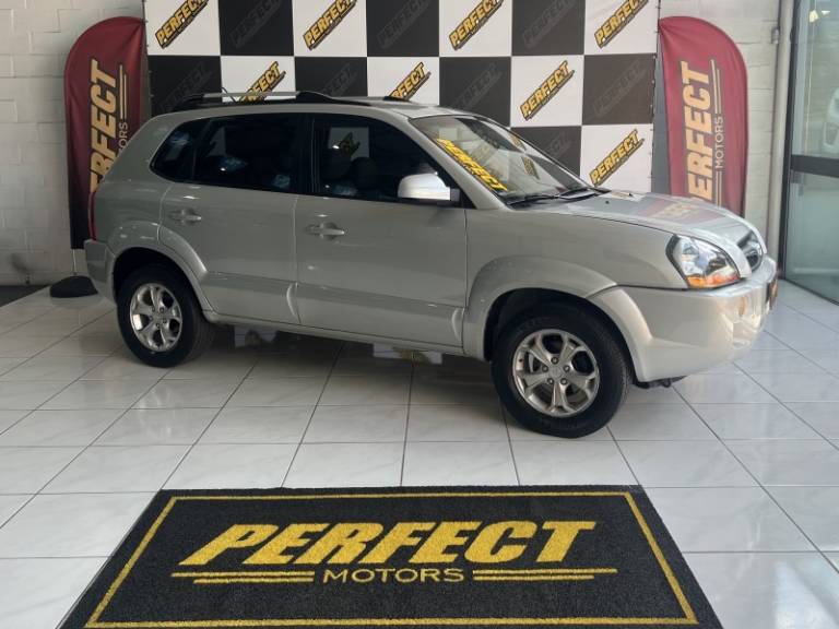 HYUNDAI - TUCSON - 2012/2012 - Prata - R$ 46.900,00