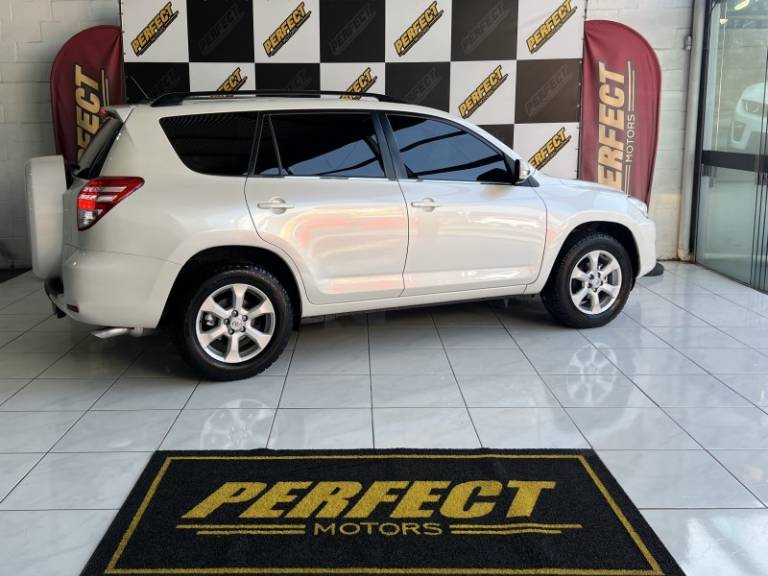 TOYOTA - RAV4 - 2011/2011 - Branca - R$ 62.900,00