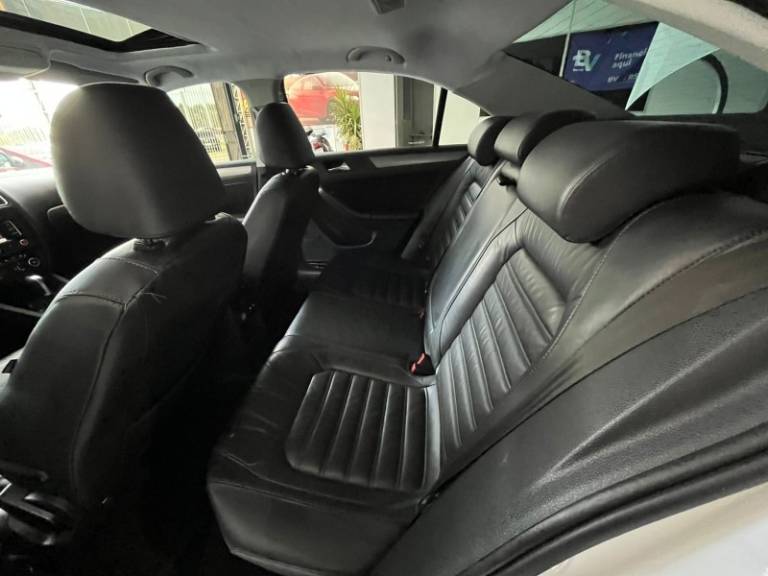 VOLKSWAGEN - JETTA - 2012/2012 - Branca - R$ 67.900,00