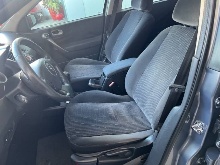RENAULT - MÉGANE - 2013/2013 - Cinza - R$ 35.900,00