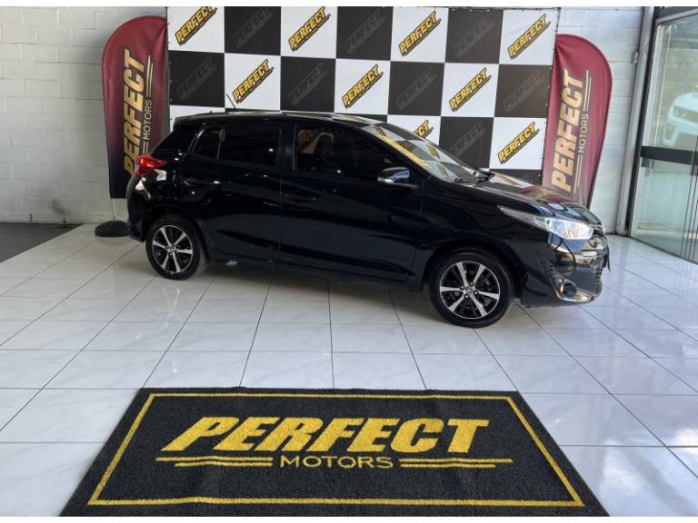 TOYOTA - YARIS - 2019/2019 - Preta - R$ 78.900,00