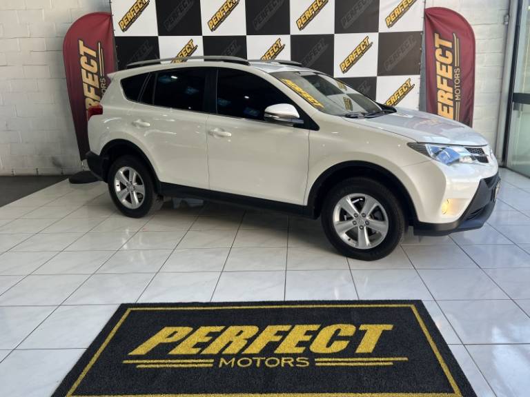 TOYOTA - RAV4 - 2014/2014 - Branca - R$ 86.900,00
