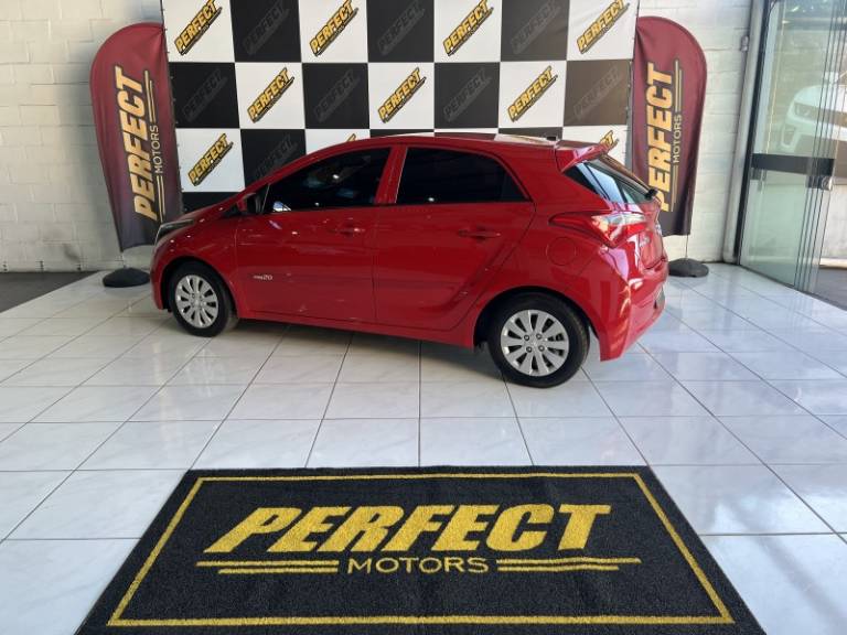 HYUNDAI - HB20 - 2014/2014 - Vermelha - R$ 42.900,00