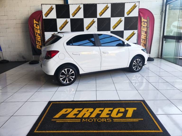 CHEVROLET - ONIX - 2015/2015 - Branca - R$ 55.900,00
