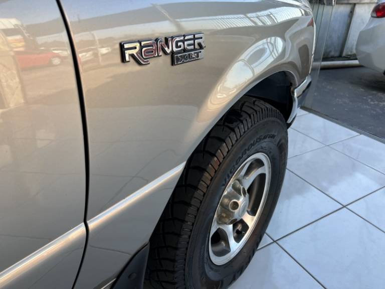 FORD - RANGER - 2003/2003 - Dourada - R$ 49.900,00