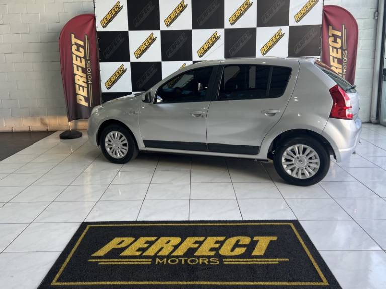 RENAULT - SANDERO - 2012/2012 - Prata - R$ 35.900,00