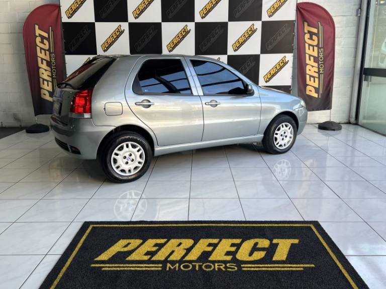 FIAT - PALIO - 2005/2005 - Cinza - R$ 24.900,00