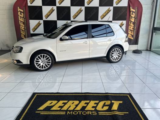 VOLKSWAGEN - GOLF - 2013/2013 - Branca - R$ 63.900,00