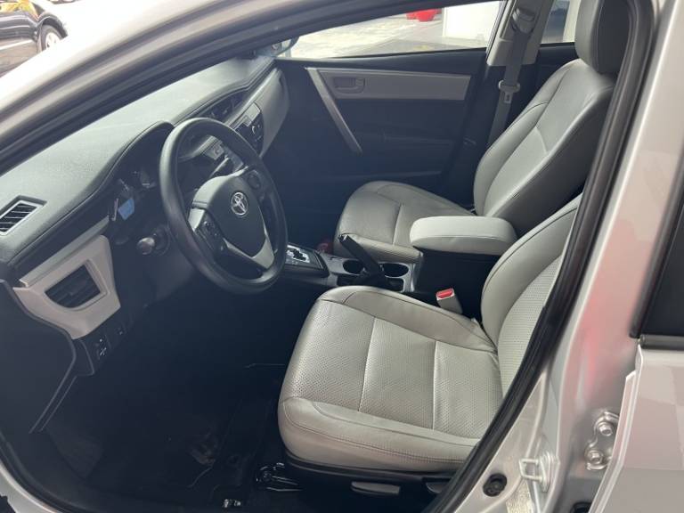 TOYOTA - COROLLA - 2015/2015 - Prata - R$ 79.900,00