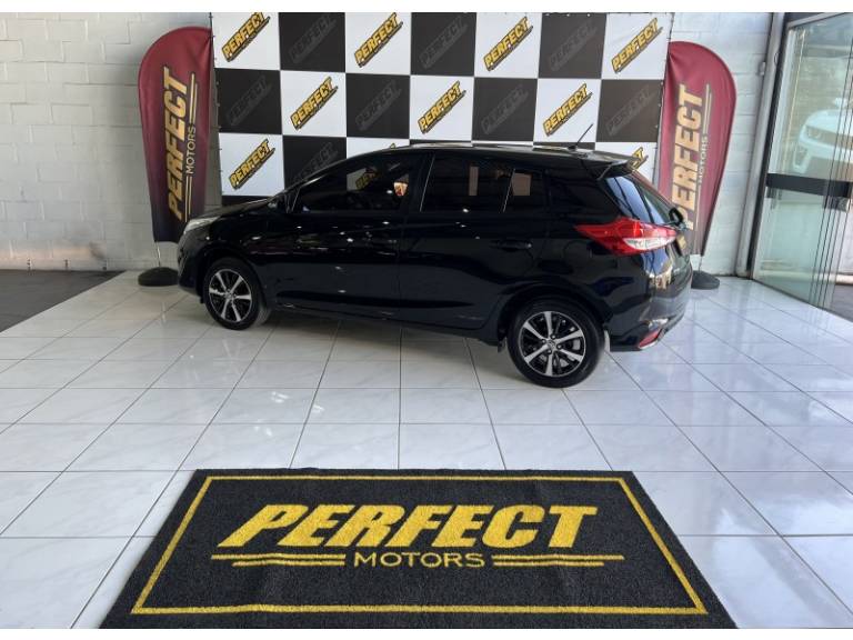 TOYOTA - YARIS - 2019/2019 - Preta - R$ 78.900,00