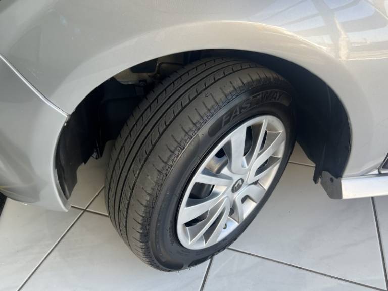 RENAULT - SANDERO - 2010/2010 - Prata - R$ 29.900,00