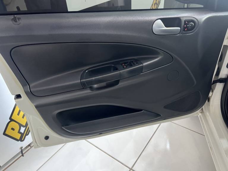 VOLKSWAGEN - VOYAGE - 2012/2012 - Branca - R$ 33.900,00