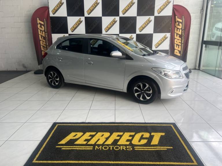 CHEVROLET - ONIX - 2017/2017 - Prata - R$ 47.900,00