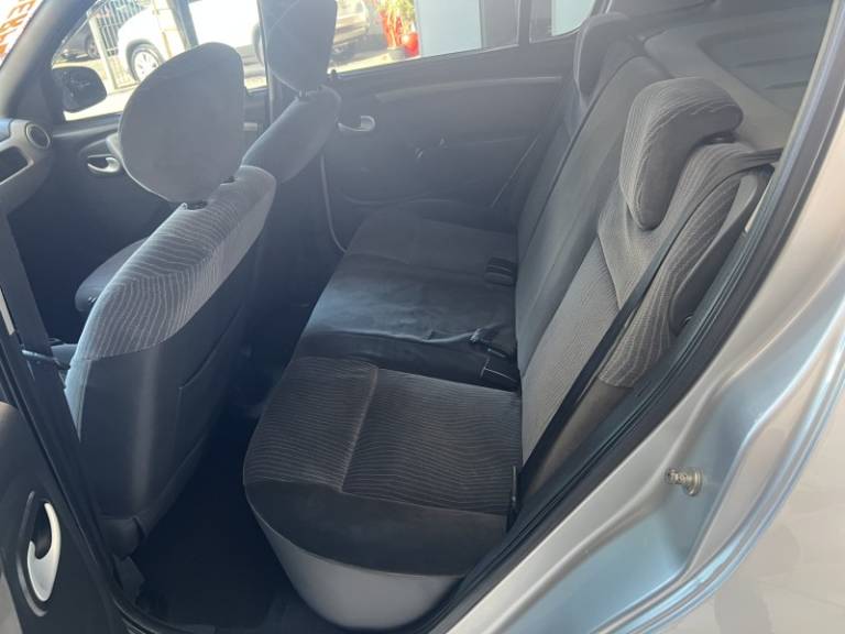 RENAULT - SANDERO - 2010/2010 - Prata - R$ 29.900,00