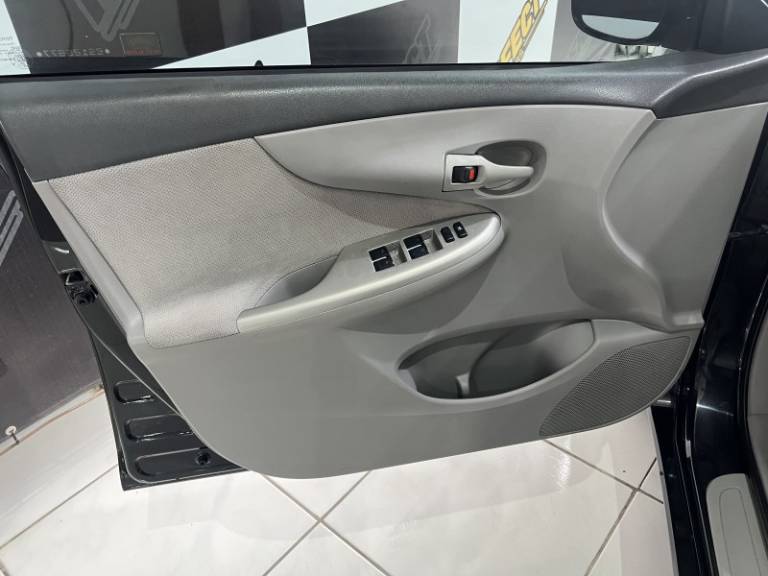 TOYOTA - COROLLA - 2011/2011 - Preta - R$ 57.900,00