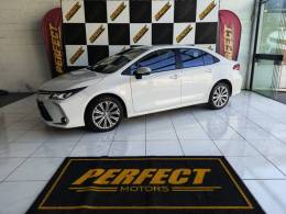 TOYOTA - COROLLA - 2021/2022 - Branca - R$ 126.900,00