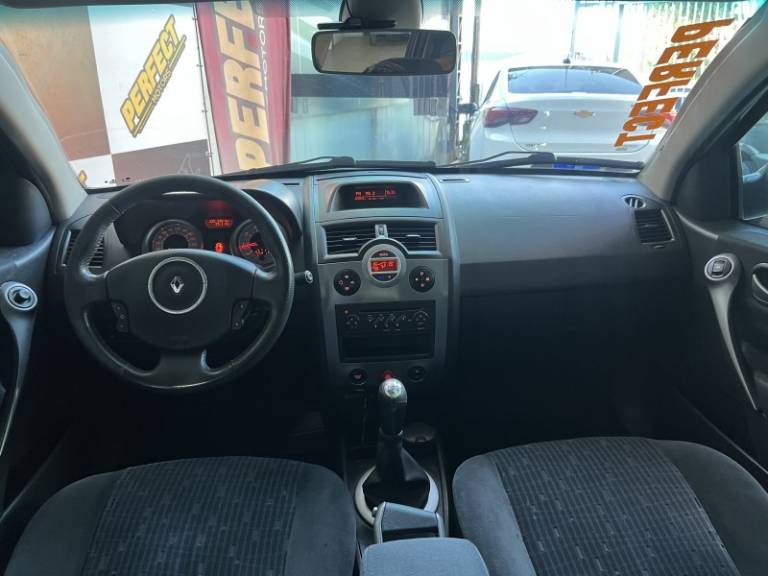 RENAULT - MÉGANE - 2013/2013 - Cinza - R$ 35.900,00