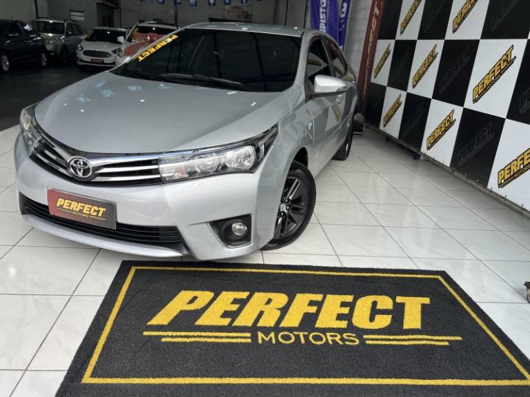 TOYOTA - COROLLA - 2015/2015 - Prata - R$ 79.900,00