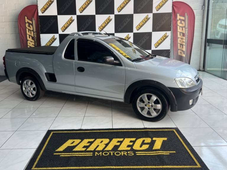 CHEVROLET - MONTANA - 2009/2009 - Prata - R$ 38.900,00