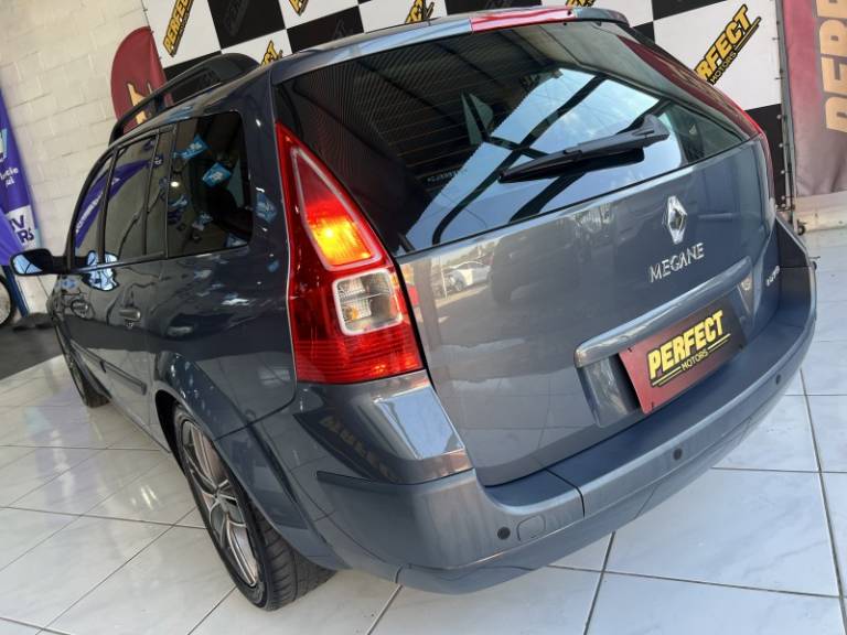 RENAULT - MÉGANE - 2013/2013 - Cinza - R$ 35.900,00