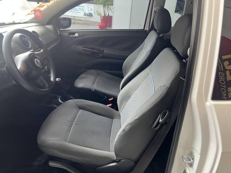 VOLKSWAGEN - SAVEIRO - 2012/2012 - Branca - R$ 44.900,00