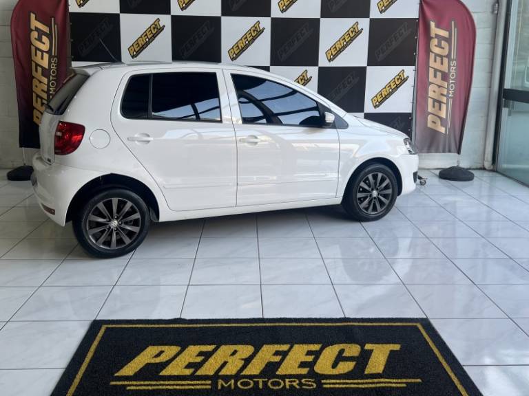 VOLKSWAGEN - FOX - 2012/2012 - Branca - R$ 33.900,00