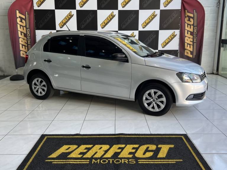 VOLKSWAGEN - GOL - 2014/2014 - Prata - R$ 36.900,00