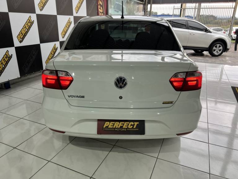 VOLKSWAGEN - VOYAGE - 2014/2014 - Branca - R$ 41.900,00