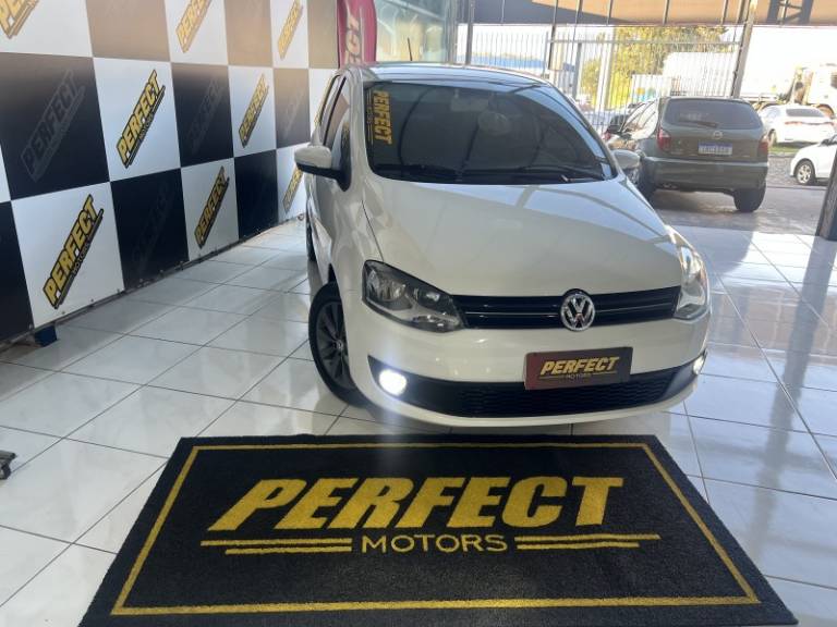 VOLKSWAGEN - FOX - 2012/2012 - Branca - R$ 33.900,00