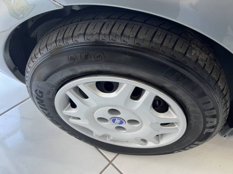 FIAT - PALIO - 2005/2005 - Cinza - R$ 24.900,00