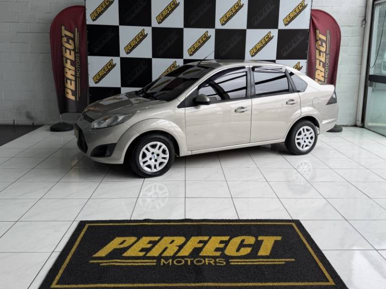 FORD - FIESTA - 2014/2014 - Prata - R$ 37.900,00