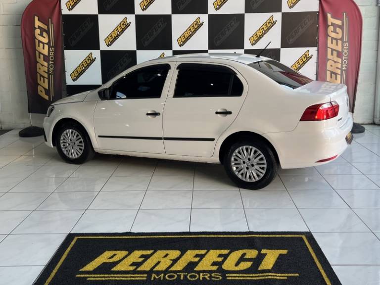 VOLKSWAGEN - VOYAGE - 2018/2018 - Branca - R$ 46.900,00