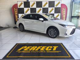 TOYOTA - COROLLA - 2021/2022 - Branca - R$ 126.900,00