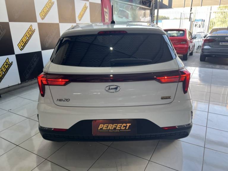 HYUNDAI - HB20 - 2024/2024 - Branca - R$ 69.900,00