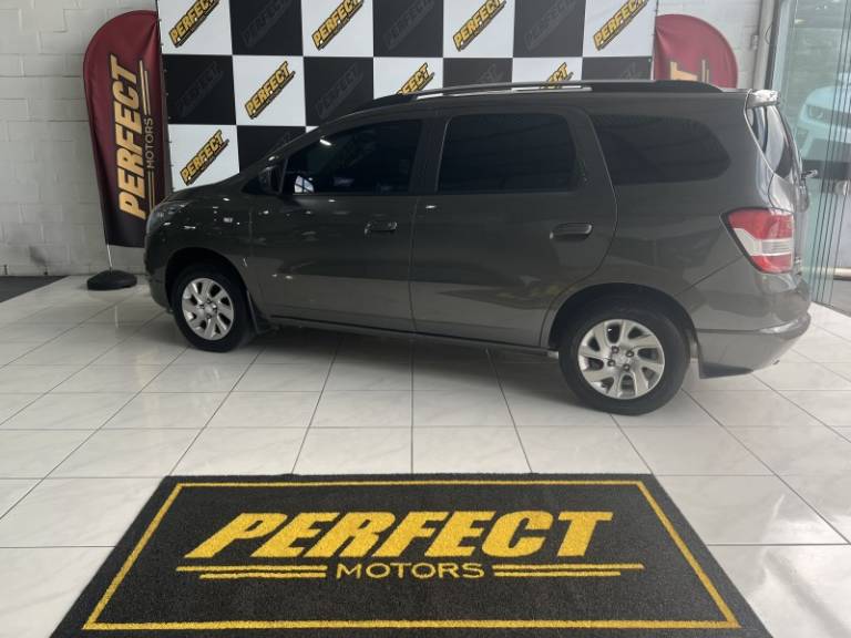 CHEVROLET - SPIN - 2013/2013 - Cinza - R$ 45.900,00